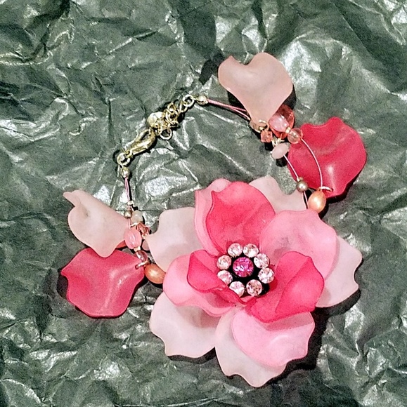 NWT Flower & Petals Adjustable Bracelet - Picture 2 of 4